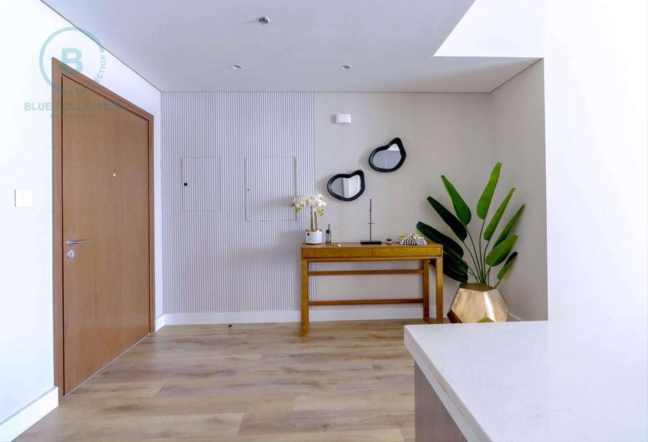 Furnished | On Boulevard | Spacious Layout photo 12