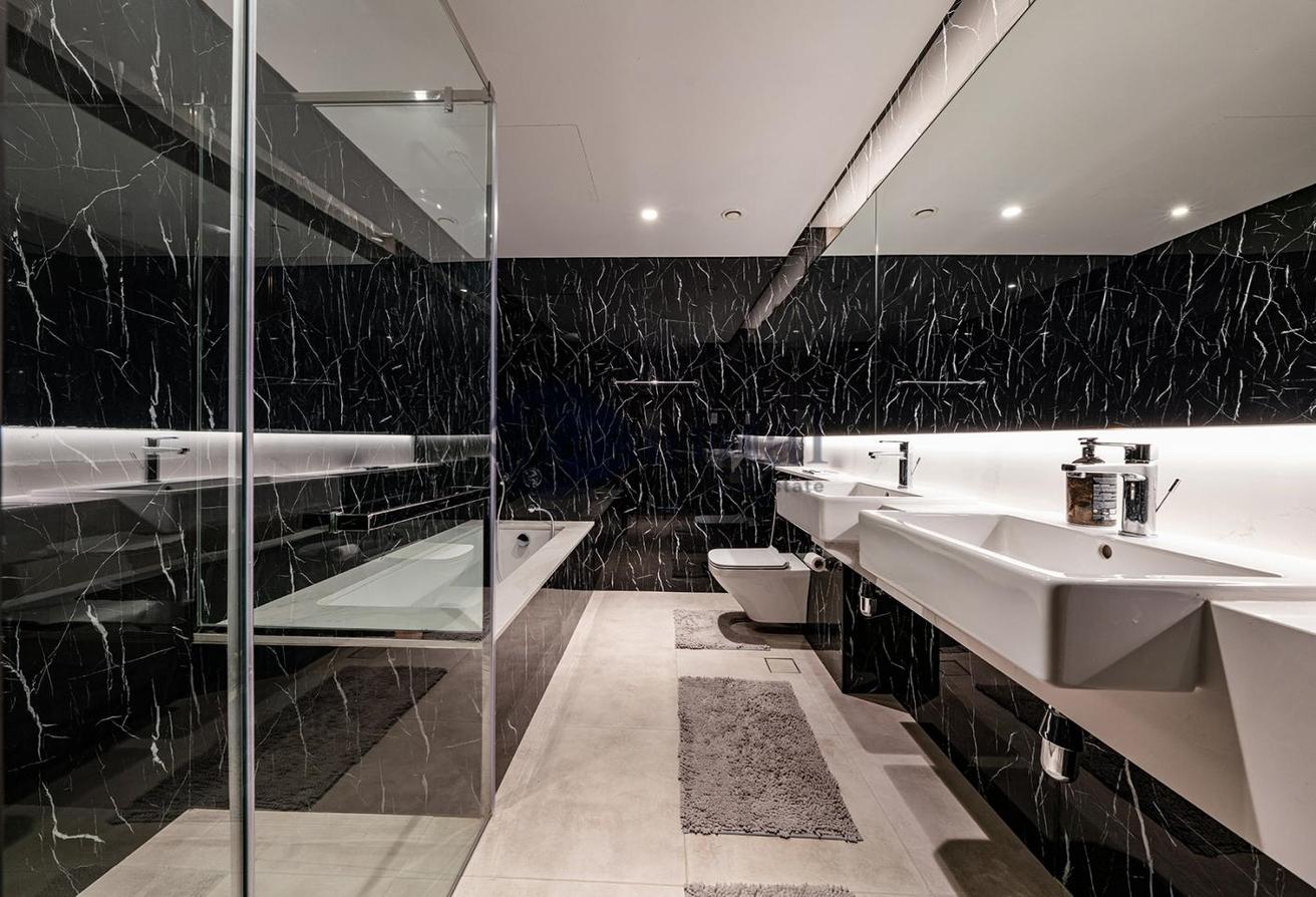 Fully Furnished | Canal And Burj Khalifa View photo 14