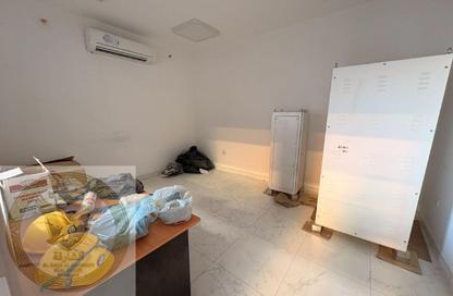 Warehouse - Studio - 2 Bathrooms for rent in Al Sajaa S - Al Sajaa - Sharjah