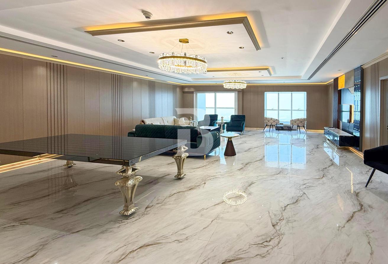 Rare Layout | Sea Views | Vacant photo 3