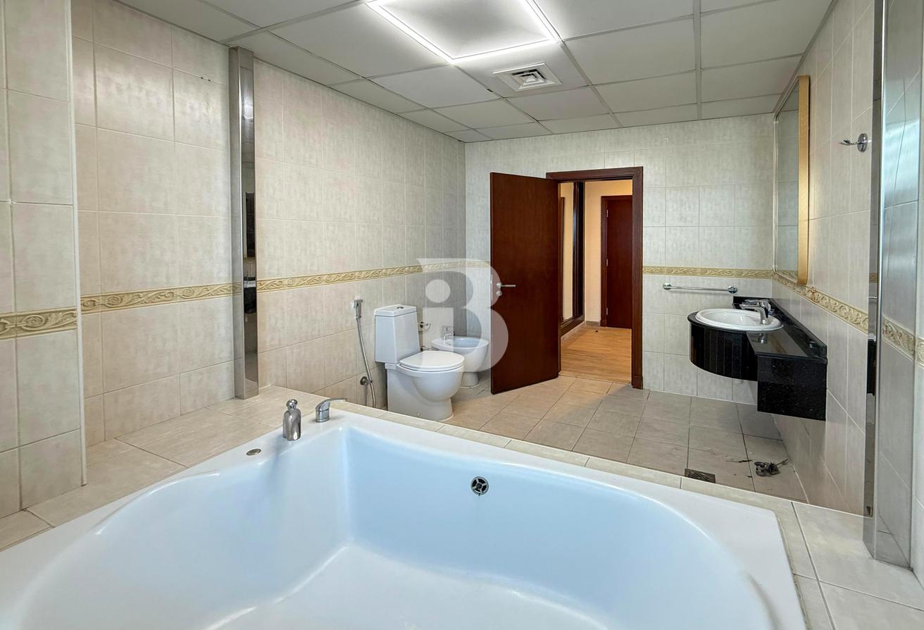 Rare Layout | Sea Views | Vacant photo 14