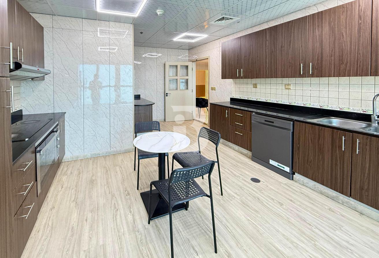Rare Layout | Sea Views | Vacant photo 12