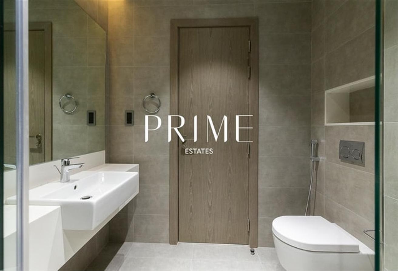 Modern 1BR | Spacious Layout | District One photo 8