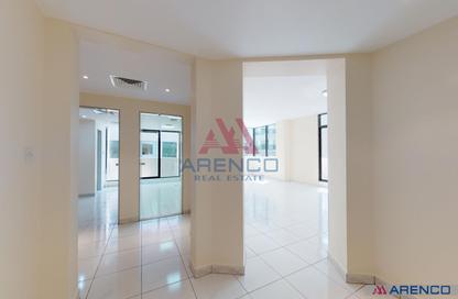 Apartment - 3 Bedrooms - 4 Bathrooms for rent in Golden Sands 7 - Al Mankhool - Bur Dubai - Dubai