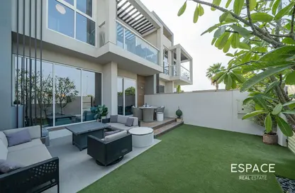 Townhouse - 4 Bedrooms - 4 Bathrooms for sale in District 7 - Jumeirah Park - Dubai