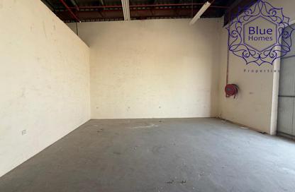 Warehouse - Studio - 1 Bathroom for rent in Al Sajaa - Sharjah