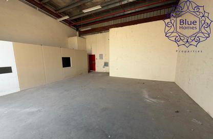 Warehouse - Studio - 1 Bathroom for rent in Al Sajaa - Sharjah