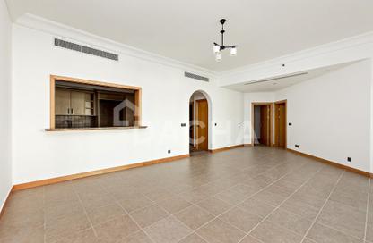 Apartment - 2 Bedrooms - 4 Bathrooms for rent in Jash Hamad - Shoreline Apartments - Palm Jumeirah - Dubai