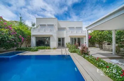 Villa - 5 Bedrooms - 4 Bathrooms for rent in Meadows 8 - Meadows - Dubai