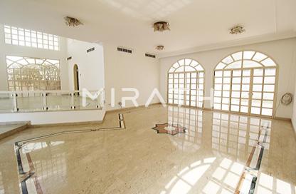 Villa - 5 - 6 for rent in Jumeirah 3 - Jumeirah - Dubai