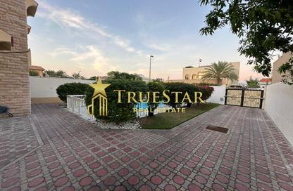 Villa - 4 Bedrooms - 4 Bathrooms for rent in Jumeirah 1 Villas - Jumeirah 1 - Jumeirah - Dubai
