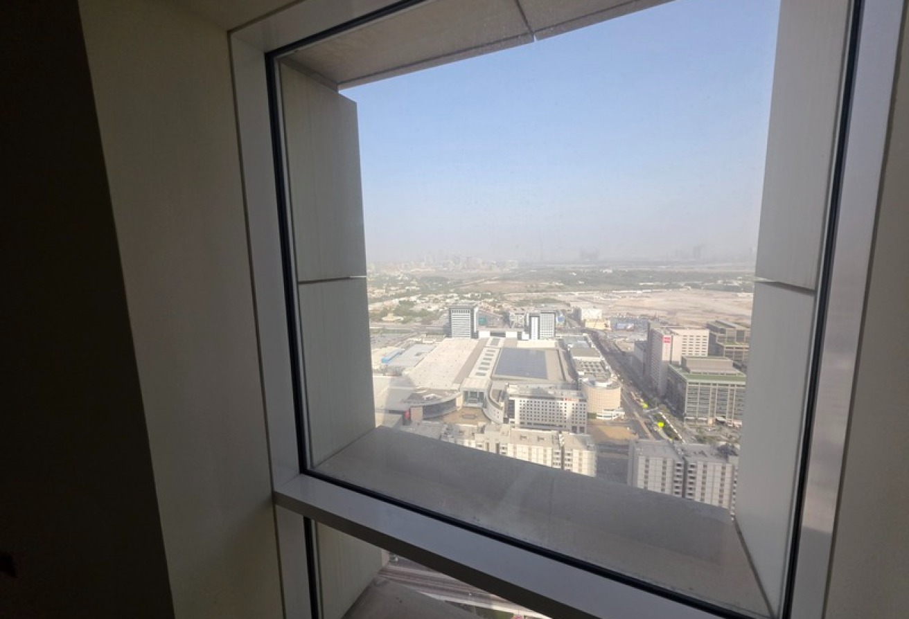 DUPLEX | UNFURNISHED | SZR VIEW | VACANT gallery image