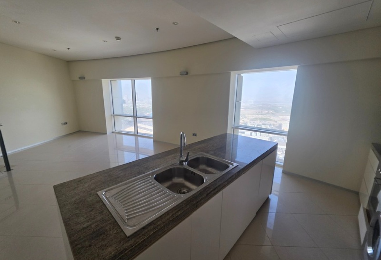 DUPLEX | UNFURNISHED | SZR VIEW | VACANT gallery image