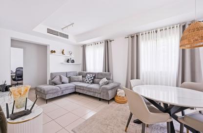 Villa - 2 Bedrooms - 3 Bathrooms for rent in Springs 12 - The Springs - Dubai