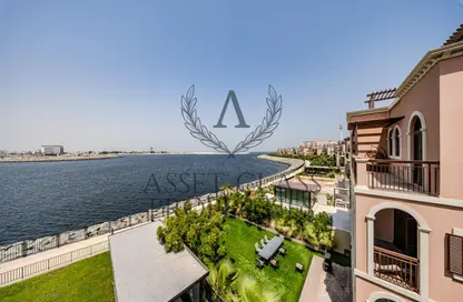 Villa - 5 Bedrooms - 7 Bathrooms for rent in Sur La Mer 1 - Sur La Mer - Jumeirah 1 - Jumeirah - Dubai