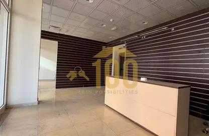 متجر - استوديو - 1 حمام للايجار في Y23 - طراز إنجليزي - المدينة العالمية - دبي متجر - استوديو - 1 حمام للايجار في Y23 - طراز إنجليزي - المدينة العالمية - دبي