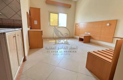 Apartment - Studio - 1 for rent in Al Butina 9 Building - Bu Tina - Al Sharq - Sharjah Apartment - Studio - 1 for rent in Al Butina 9 Building - Bu Tina - Al Sharq - Sharjah