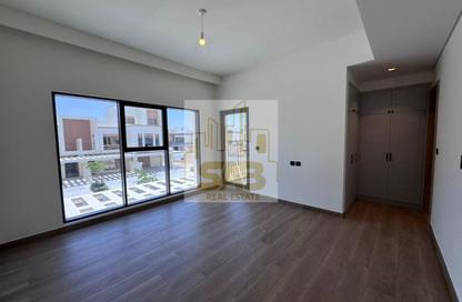 Villa - 4 - 5 for rent in Damac Lagoons - Dubai