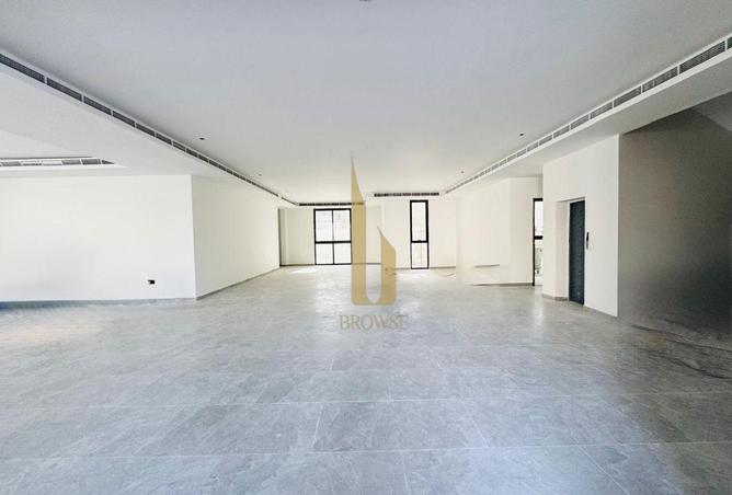 73120899 - Property Image 2