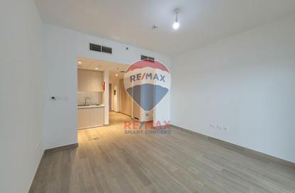 Apartment - Studio - 1 for rent in Waters Edge - Yas Island - Abu Dhabi