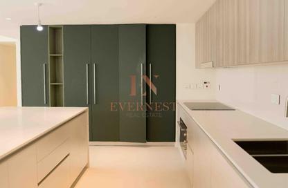 Apartment - 4 - 5 for sale in Laurel - Central Park at City Walk - City Walk - Dubai