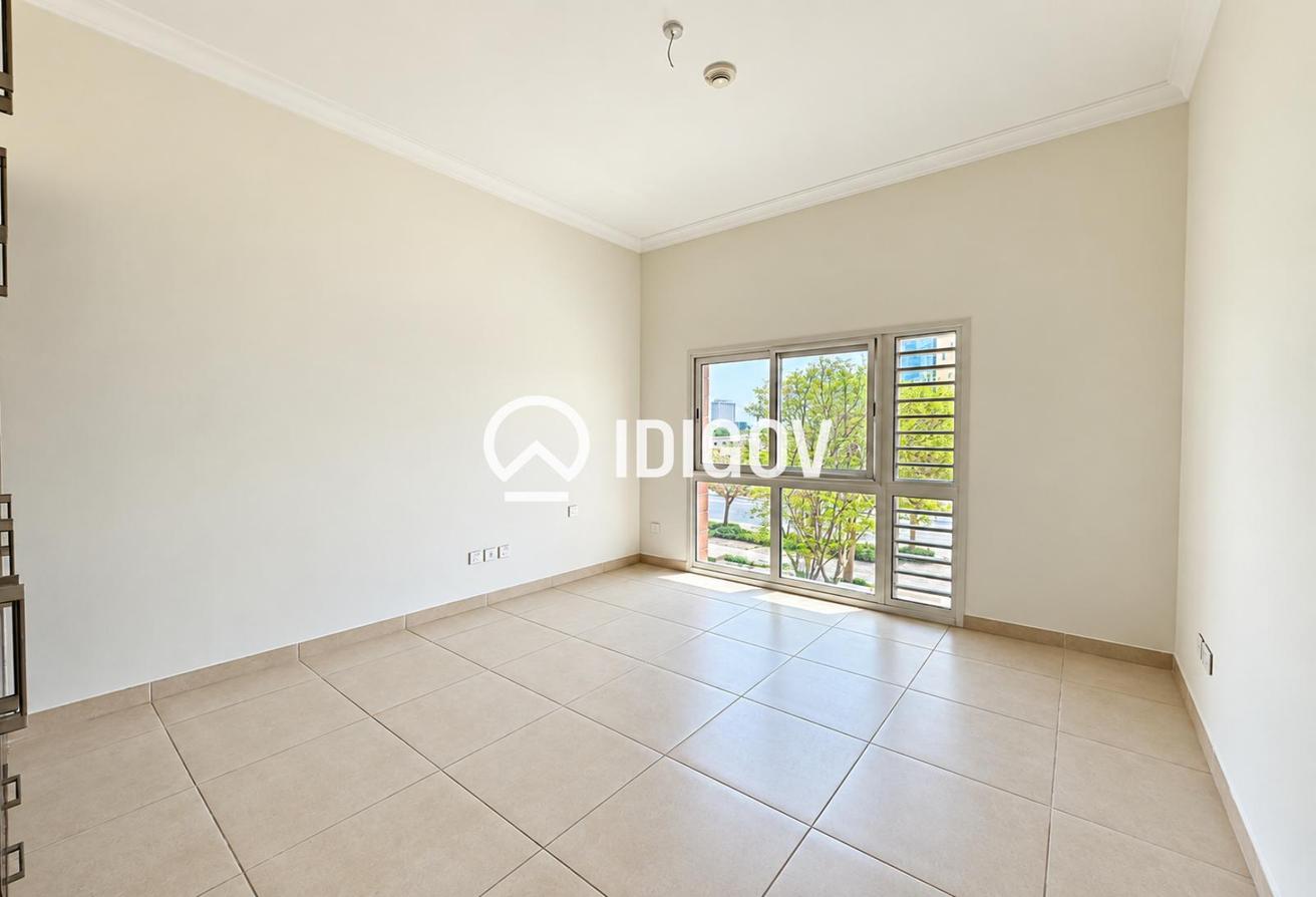 Single Row | Prime Location | Excellent Condition photo 14