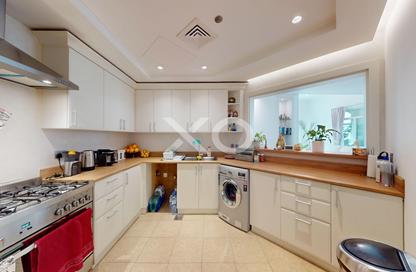 Apartment - 3 Bedrooms - 3 Bathrooms for rent in Al Hallawi - Shoreline Apartments - Palm Jumeirah - Dubai