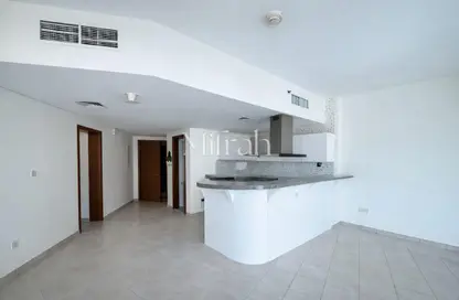 شقة - 2 غرف نوم - 2 حمامات للايجار في B  برج - لاجو فيستا - مدينة دبي للإنتاج (اي ام بي زد) - دبي