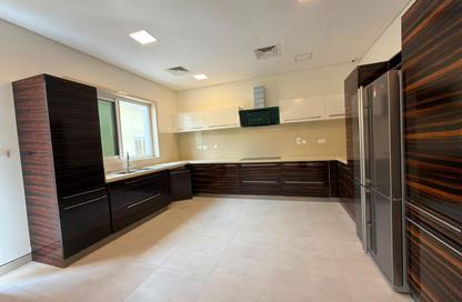 Villa - 5 Bedrooms - 7 Bathrooms for rent in Al Mankhool - Bur Dubai - Dubai
