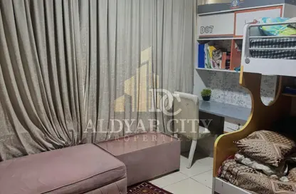 شقة - غرفة نوم - 2 حمامات للبيع في أورينت تاور 1 - أورينت تاور - البستان - عجمان