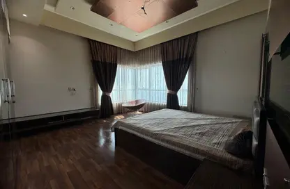 Apartment - 3 Bedrooms - 4 Bathrooms for rent in Corniche Tower - Ajman Corniche Road - Ajman