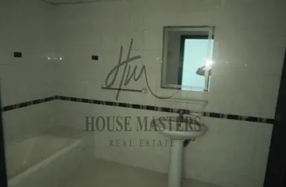 شقة - 3 غرف نوم - 4 حمامات للايجار في التعاون - الشارقة