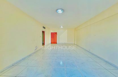 Apartment - 1 Bedroom - 1 Bathroom for rent in Golden Sands 2 - Al Mankhool - Bur Dubai - Dubai
