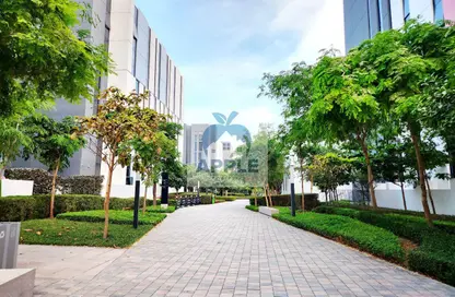 شقة - غرفة نوم - 2 حمامات للايجار في إيست فييليدج - الجادة - الشارقة