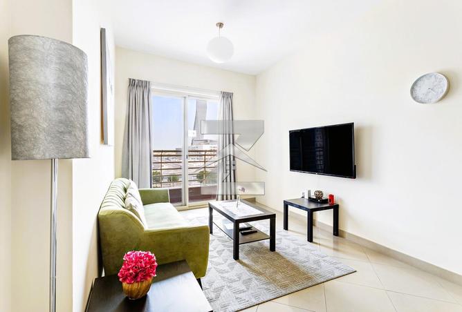 مفروش | بالقرب من المترو | خالٍ