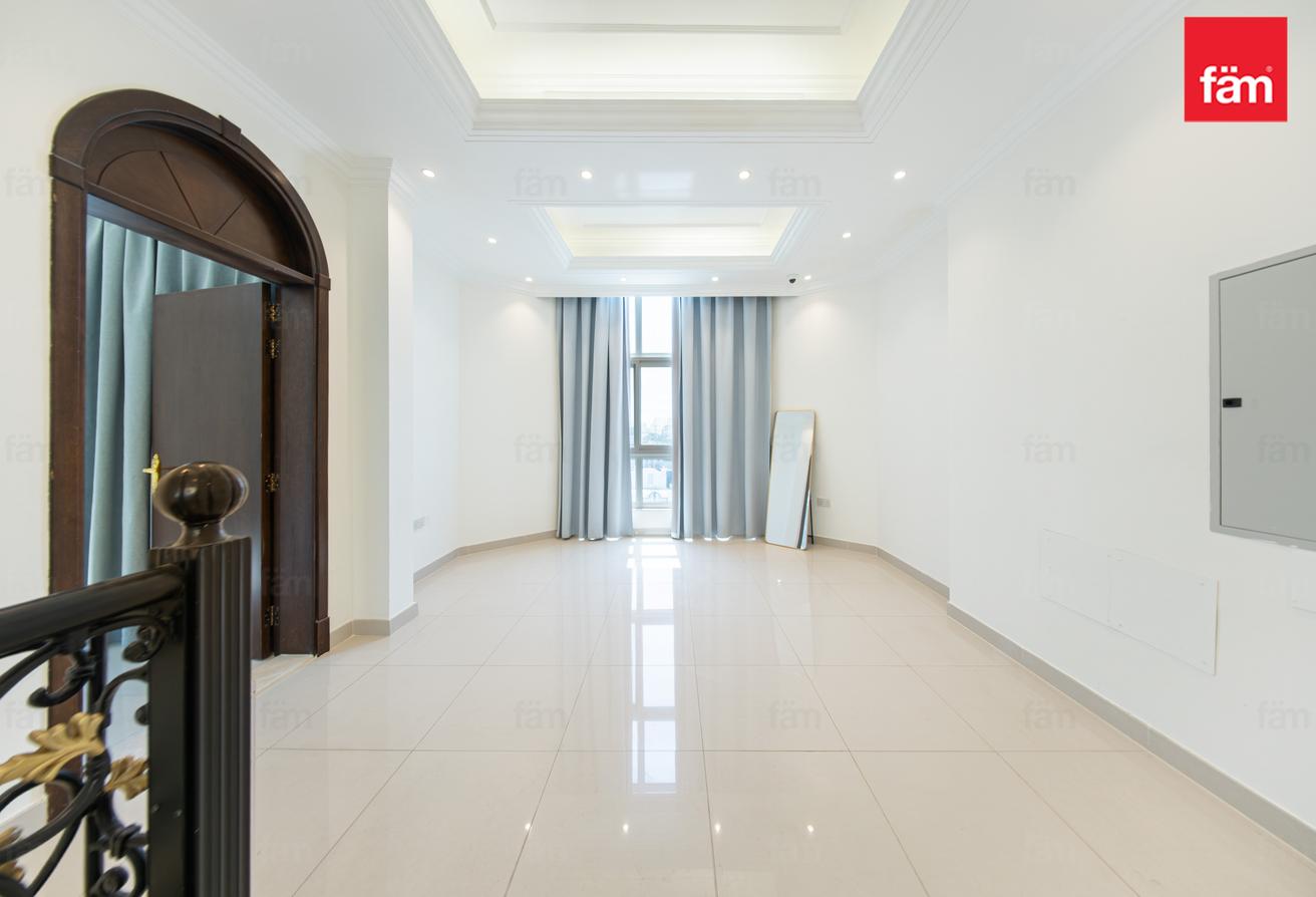 Modern villa with nearby schools & amenities photo 16