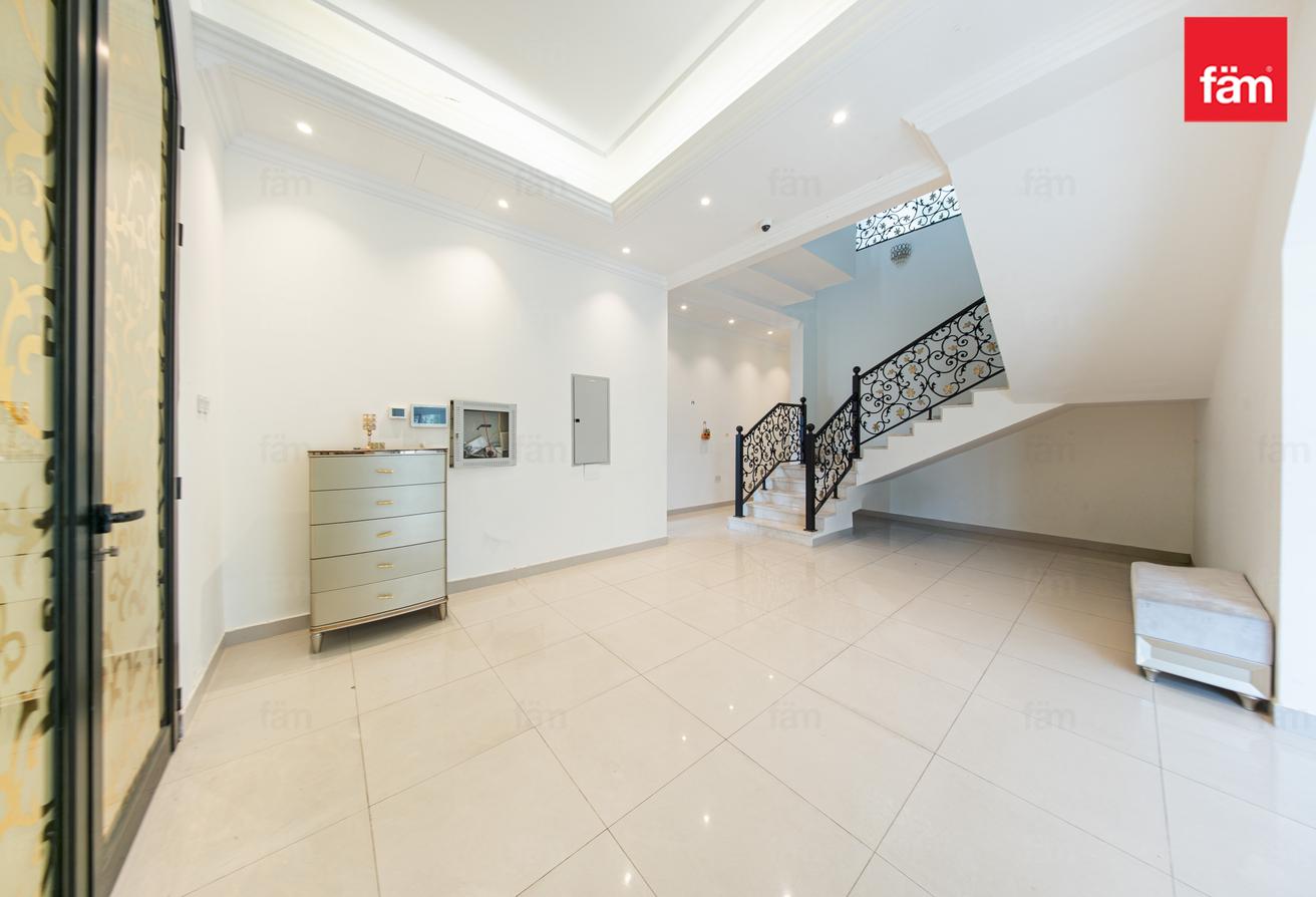 Modern villa with nearby schools & amenities photo 19
