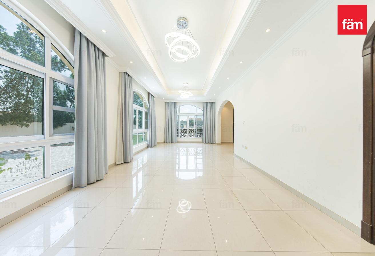 Modern villa with nearby schools & amenities photo 7