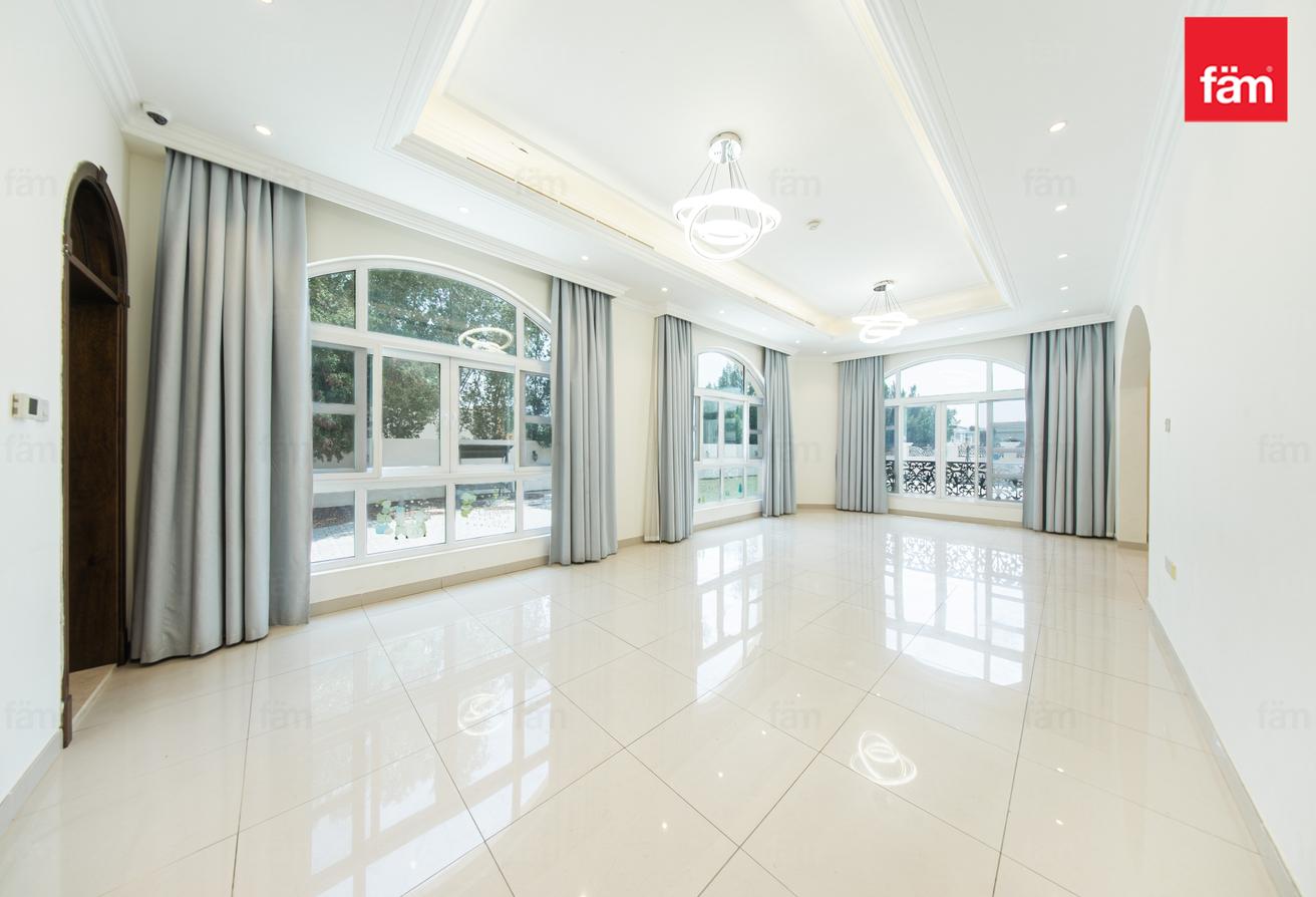 Modern villa with nearby schools & amenities photo 2