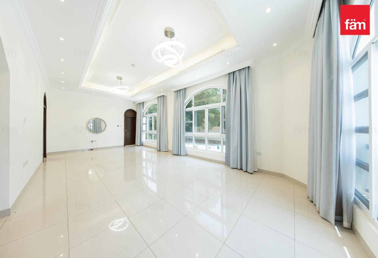 Modern villa with nearby schools & amenities photo 12