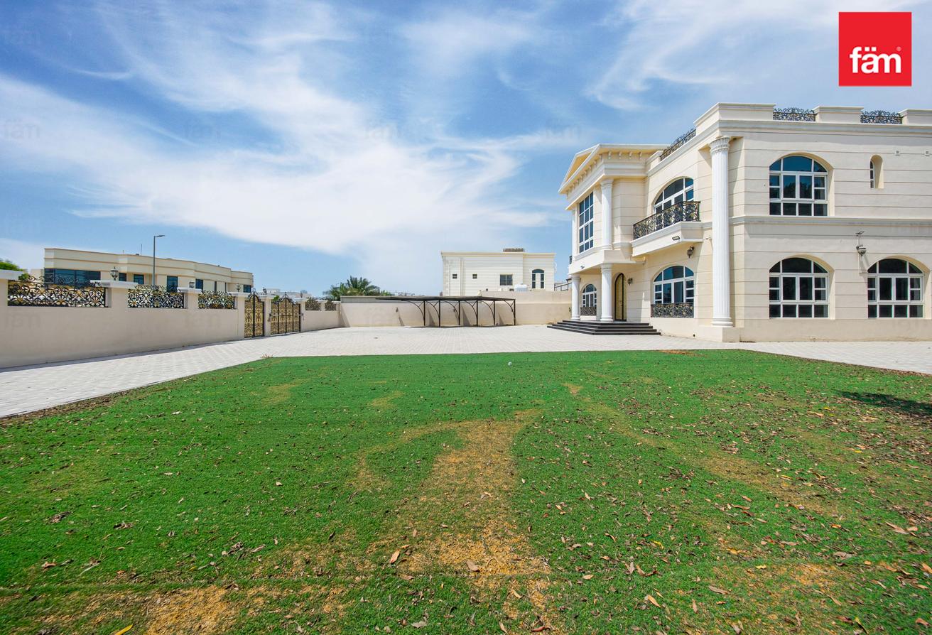 Modern villa with nearby schools & amenities photo 11