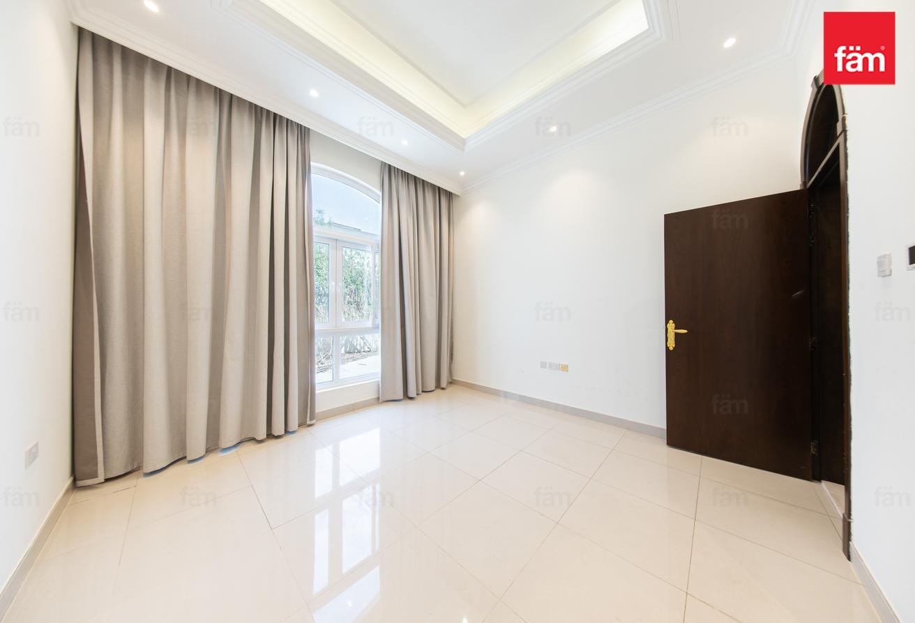 Modern villa with nearby schools & amenities photo 23
