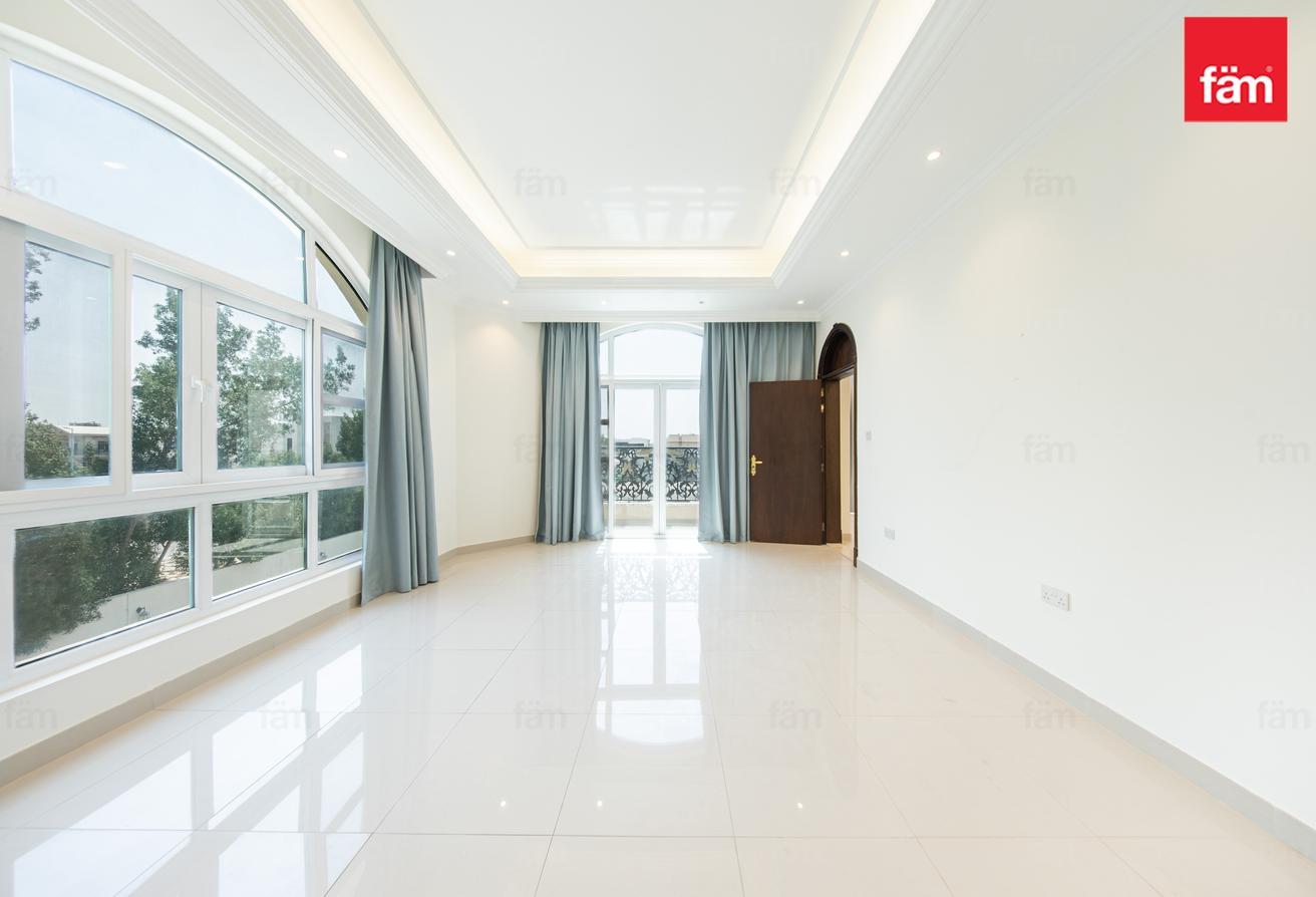 Modern villa with nearby schools & amenities photo 15