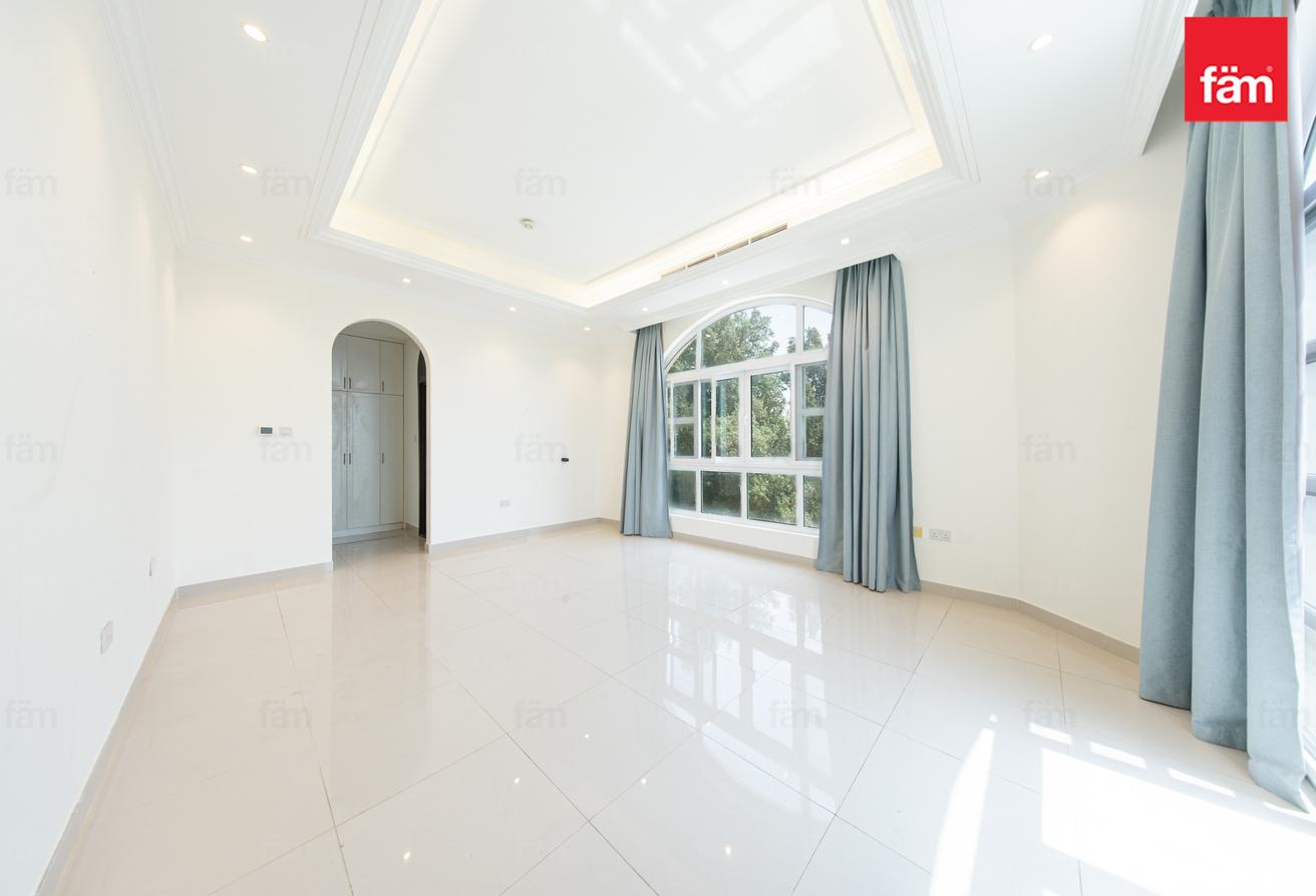 Modern villa with nearby schools & amenities photo 8