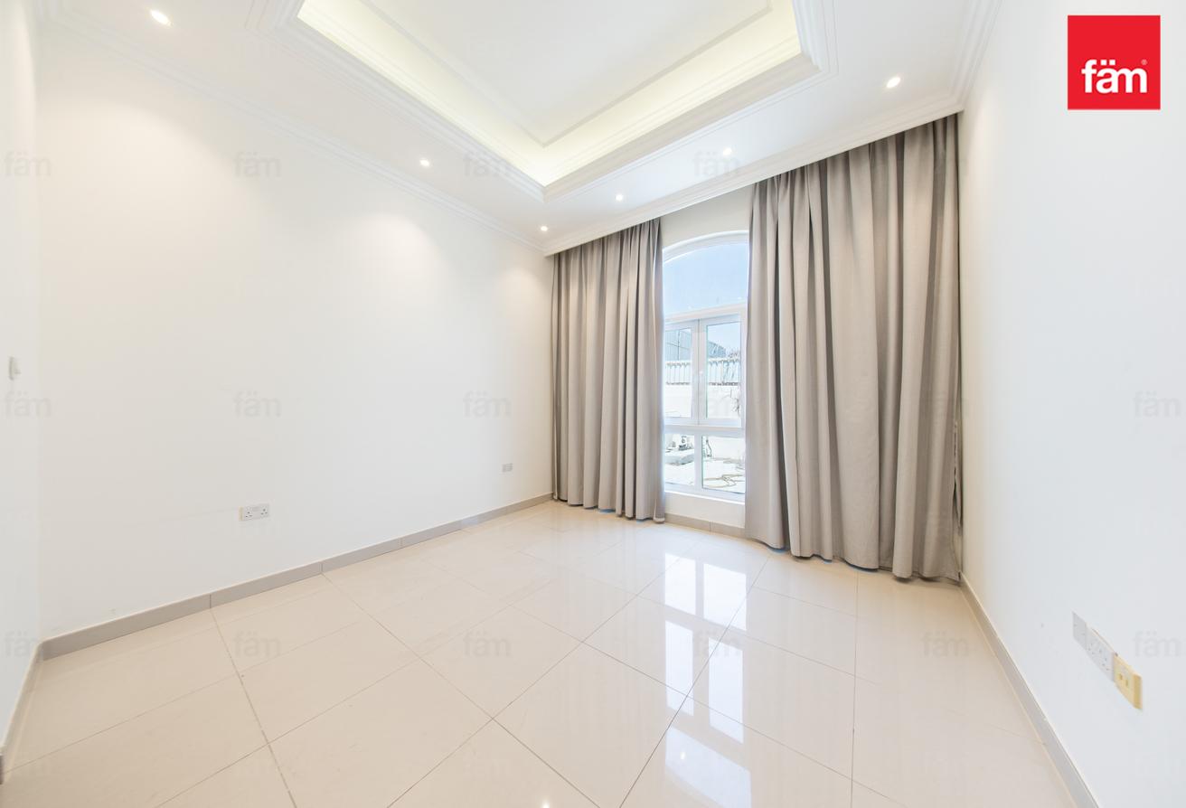 Modern villa with nearby schools & amenities photo 5