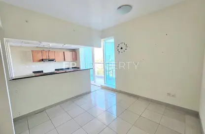 شقة - غرفة نوم - 2 حمامات للايجار في برج الكريكت - مدينة دبي الرياضية - دبي