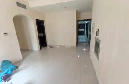 شقة - غرفة نوم - 2 حمامات للايجار في التعاون 1 - أبراج التعاون - الخان - الشارقة