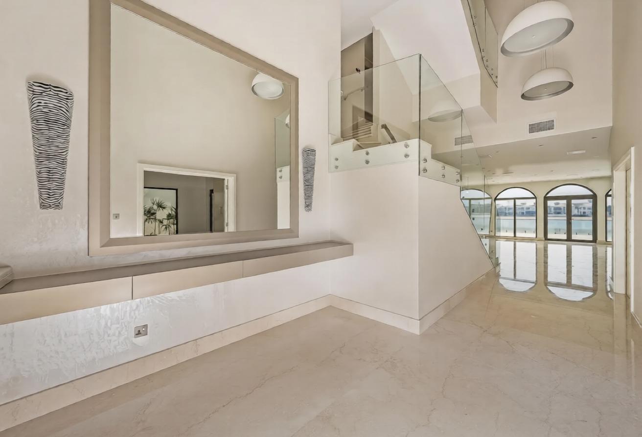Upgraded | Unfurnished | Amazing views photo 5
