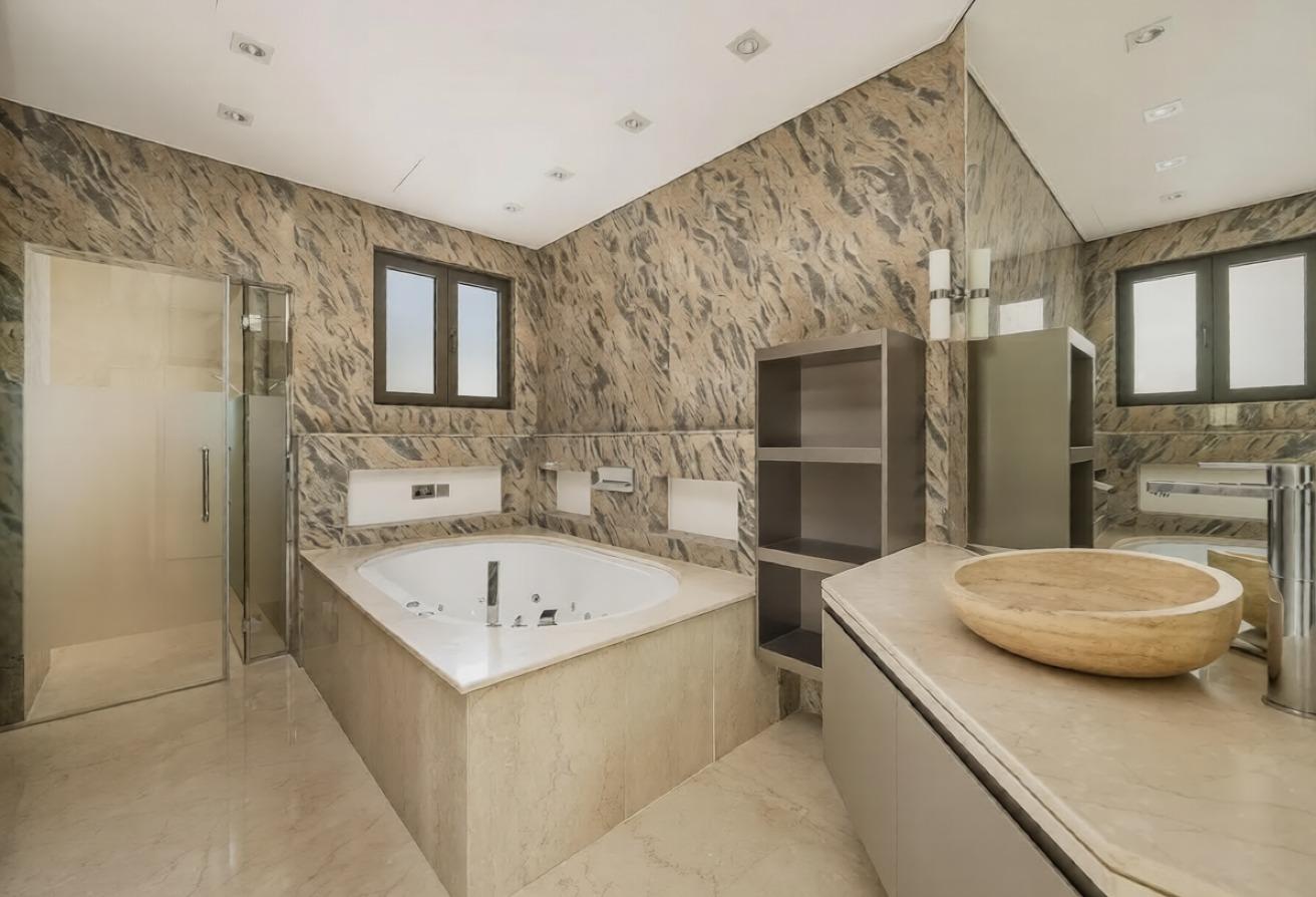 Upgraded | Unfurnished | Amazing views photo 10