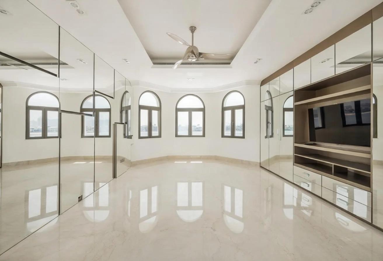 Upgraded | Unfurnished | Amazing views photo 3